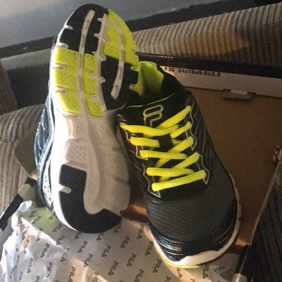 FILA Kids Shoes size 11 - Picture 3 of 6